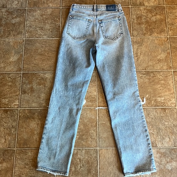 Abercrombie & Fitch Distressed 90’s Straight  Jeans. Size 27 or Size 4 - Picture 3 of 3
